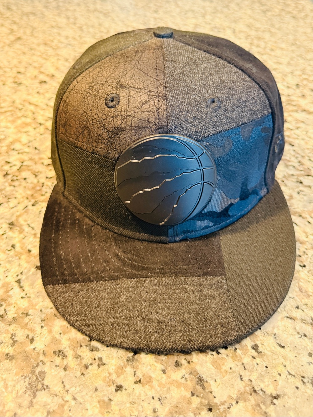 New Era Toronto Raptos 7 5/8